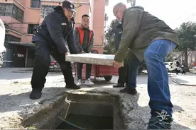 合肥市大杨村：为老旧小区集中更换破损窨井盖图片