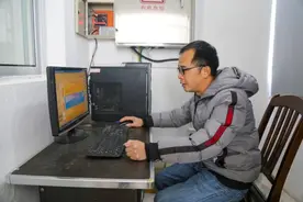 颠覆传统养蚕模式！象州用饲料养蚕，喂一次顶三天图片