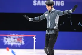 《冰雪正当燃》再续冰上精彩，俱乐部各出奇招上演创意花样滑冰秀 蓝天下图片