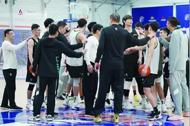 上海男篮双外援打完本赛季，郭昊文四到五周康复图片