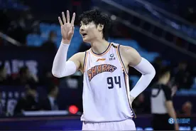 惨不忍睹！上海全队94中28 王哲林&奥布莱恩特&血布合计35中7图片