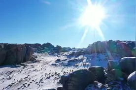 冬日草原石城 尽显独特魅力图片