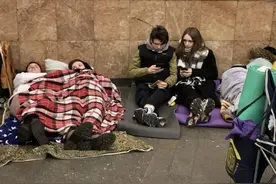 那个驱车夜行奔赴基辅的新华社记者，发回了现场照片图片