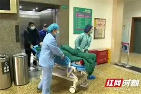 “搭上这条命也要救女儿！”湖南53岁母亲捐肾救女图片