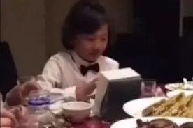 苏翊鸣童年给爸爸说的“敬酒词”曝光 网友：小鸣酱嘴巴抹了蜜图片