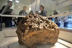 2013年在俄罗斯上空爆炸的陨石或参与了形成月球的大撞击图片