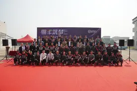 中山：270多位顺丰快递小哥一起拿到大学录取通知书图片