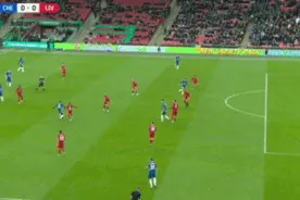 点球大战踢到11轮 切尔西替补门将踢飞冠军奖杯图片