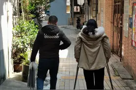 “我的骨头像被什么东西吃掉了”：一位罕见病女孩的8年求医路图片
