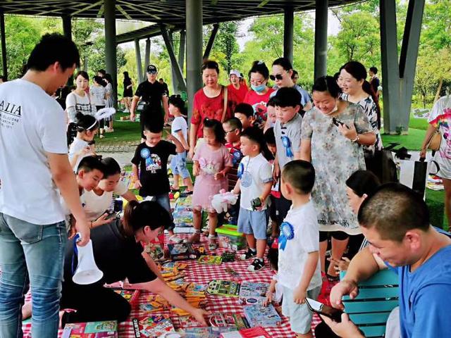 “章鱼”在树上安营扎寨，“海豚”跟鲜花成了朋友，浦江郊野公园奇迹花园即将变身“海底花园”