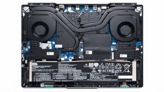 拯救者y7000p 2022的拆机实拍图,三热管双风扇的组合