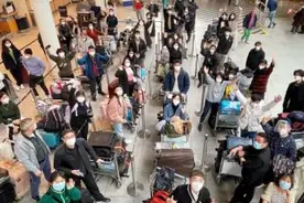 连线丨中国留学生讲述滞留丹麦经历：登机回国时强忍眼泪视频封面