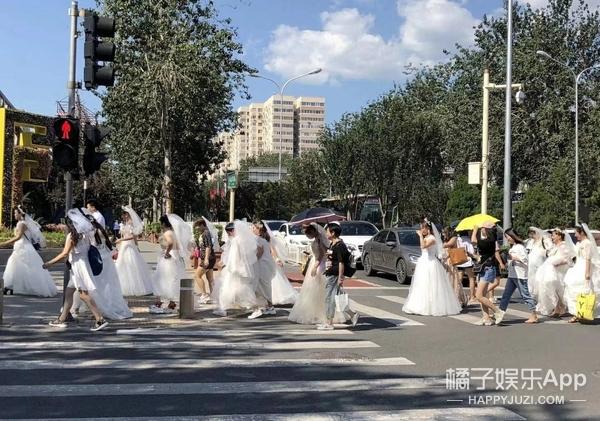 一个一个梦飞出了天窗？梦女博主自称鹿晗女友，发出恋爱往事？