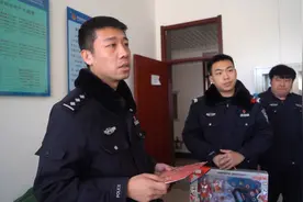 暖心！妈妈兑现承诺给患病儿子买玩具却丢失，德州民警自掏腰包完成孩子心愿图片