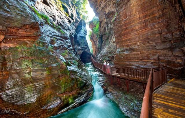 龙潭大峡谷图片(龙潭大峡谷春季怎么玩) - 问答百科 - 九芝号