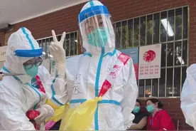 他们的睡姿令人心疼：深圳支援封控区核检医护这样补觉图片