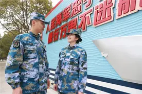 神仙爱情！从清华学霸到海军军官，这对双军人夫妻的故事，太励志了图片