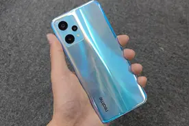 realme真我V25首发体验：中端芯骁龙695潜力不小，潮酷设计抢眼图片