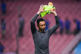 记者：恒大申花名宿李帅新赛季正式退役，担任申花守门员教练图片