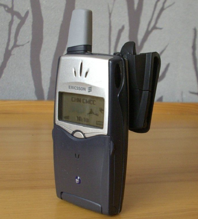 《硬件编年史》红极一时的蓝牙耳机去哪了？什么又是TWS耳机？