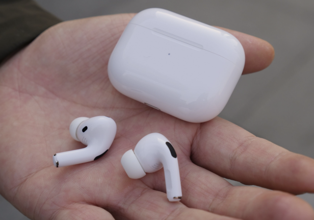 《硬件编年史》红极一时的蓝牙耳机去哪了？什么又是TWS耳机？