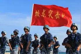 第一视角！360°全景看蛟龙突击队“72跳”图片