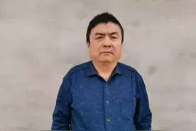 3·5雷锋日｜牟建华：老党员不退缩，扑灭起火罐车图片