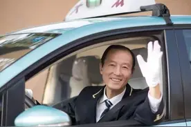 上世纪90年代月入五六千，如今每日20多单，这些人为什么还在开出租车？图片