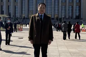 “双减”后教师负担过重怎么办？全国政协委员戴立益：提高教师待遇或增加编制图片