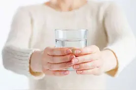 一天8杯水身体更健康吗？怎么喝更有效？图片