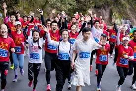 甜甜甜！浙江这对90后的小夫妻办了一场马拉松婚礼！挂上520的号码簿，跑13.14公里……图片