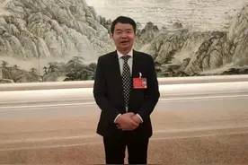 「两会观察室」星光不负赶路人图片