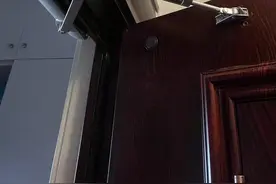 邻里关门噪音起纠纷，经过社区调解终言和图片