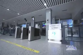 坐火车时，看到这些标识请注意→图片