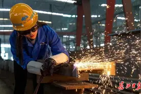 90后“钢铁女侠”郭梦婷：在焊花飞溅中燃烧梦想图片