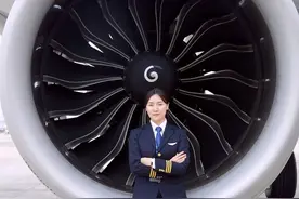 翱翔万米高空，女飞行员的逐梦旅程图片