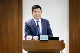 绿城狂砸200亿，54岁张亚东忙抄底图片