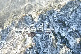 罕见！河南洛阳老君山三月“桃花雪”，美似仙境图片