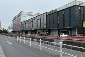 “确诊病例就在我对面档口”杭州四季青档口女老板：正在隔离，工作没有停图片