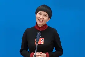 刘希娅代表谈“双减”：真正的素质教育不怕科学的考试视频封面
