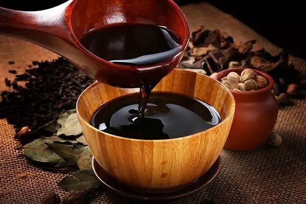 生抽、老抽中的“抽”意味着什么？如何挑出一瓶好酱油？