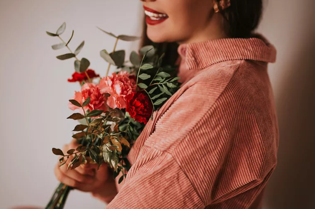 今天，我们为什么大方说“妇女节”，不再提女神节女王节？