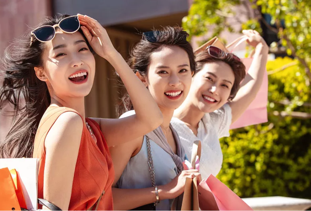 今天，我们为什么大方说“妇女节”，不再提女神节女王节？