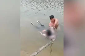 9岁女孩落水钓鱼小伙跳河营救，为让救人者留下地址，热心大爷坐车上拦路图片