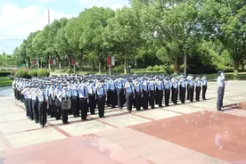 “警鲤”盲盒等你来开图片