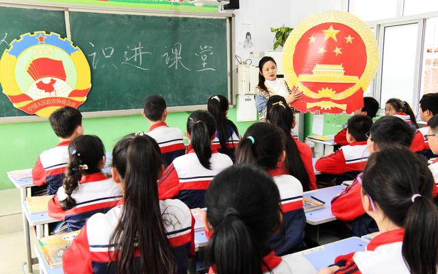 ר���ܺ����������Сѧ���ޣ��ƹ����һ���ƽ���