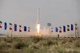 伊朗发射第二颗军用卫星 用于侦察和测绘图片