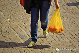新加坡超市将对塑料袋收费！难道是要实行限塑令？没那么简单图片
