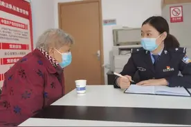 一张泛黄老照片背后的心愿，民警助失联36年姐弟团圆图片