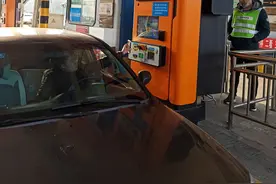 湖北首批高速公路收费机器人上线图片